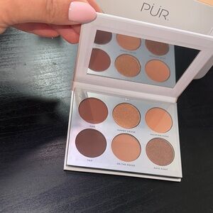 On Point Friday Eyeshadow Palette